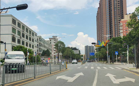 東莞南城<a href=http://szskyline.com/jtxh/yd/ target=_blank class=infotextkey>移動紅綠燈</a>1.jpg