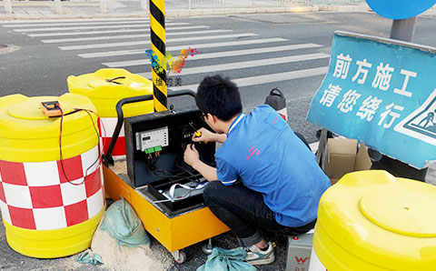 深圳平湖臨時紅綠燈加急安裝6.jpg